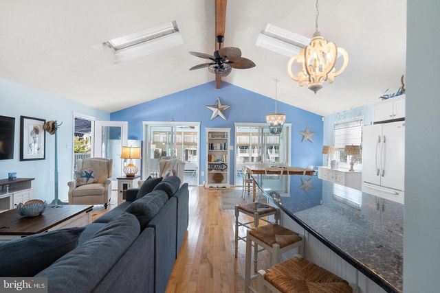 328 W 6TH ST, Ship Bottom, NJ 08008