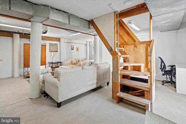 328 W 6TH ST, Ship Bottom, NJ 08008