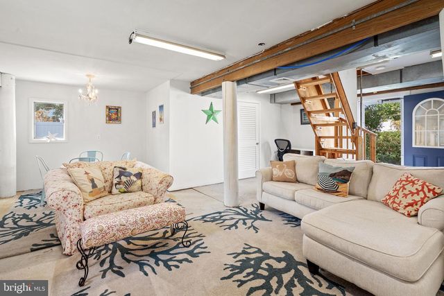 328 W 6TH ST, Ship Bottom, NJ 08008