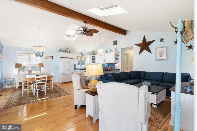 328 W 6TH ST, Ship Bottom, NJ 08008