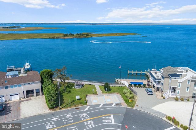 328 W 6TH ST, Ship Bottom, NJ 08008