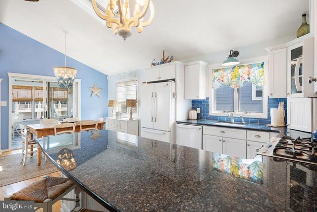 328 W 6TH ST, Ship Bottom, NJ 08008