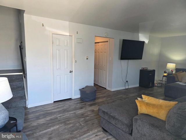 100 STACY CT, Burlington, NJ 08016