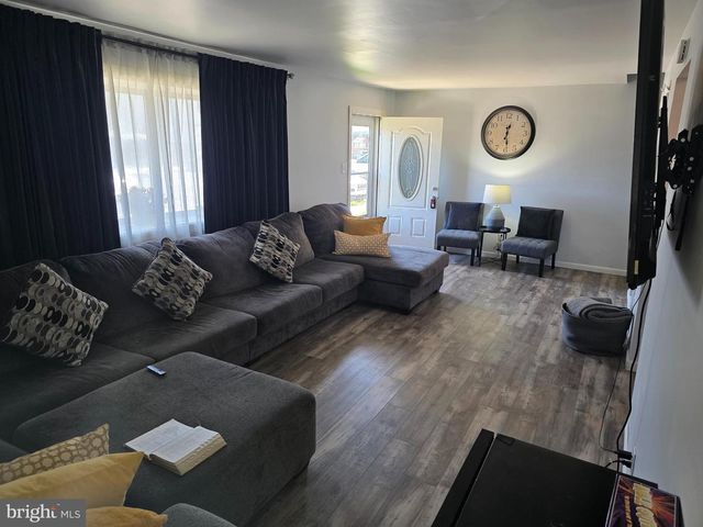 100 STACY CT, Burlington, NJ 08016