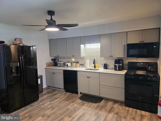 100 STACY CT, Burlington, NJ 08016