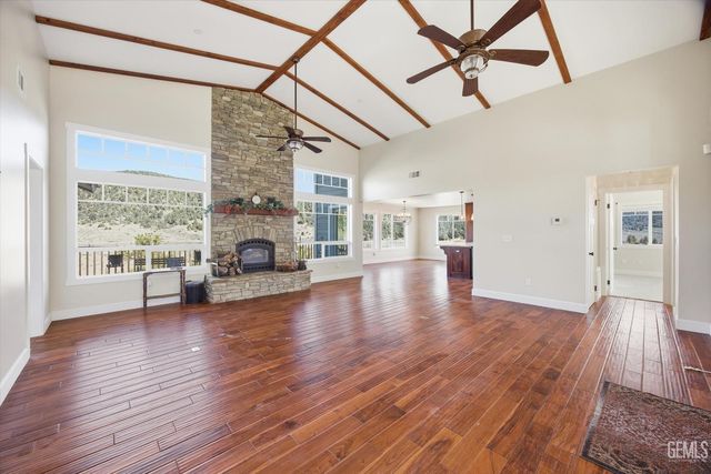 9401 Whispering Pines Road, Frazier Park, CA 93225