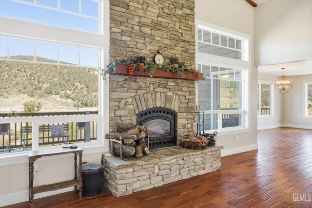 9401 Whispering Pines Road, Frazier Park, CA 93225