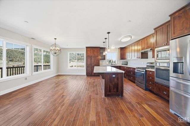 9401 Whispering Pines Road, Frazier Park, CA 93225