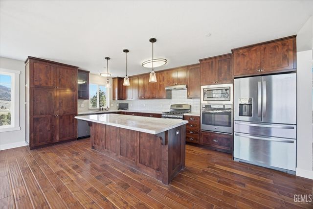 9401 Whispering Pines Road, Frazier Park, CA 93225
