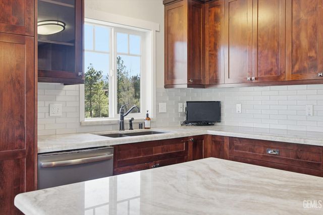 9401 Whispering Pines Road, Frazier Park, CA 93225