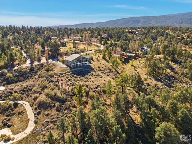 9401 Whispering Pines Road, Frazier Park, CA 93225