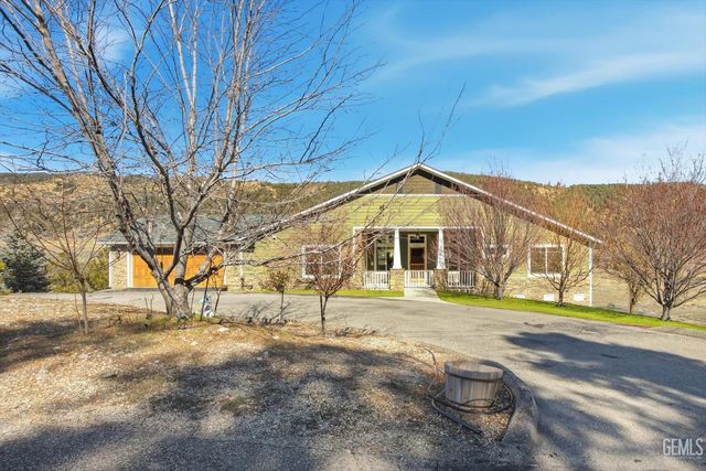 9401 Whispering Pines Road, Frazier Park, CA 93225