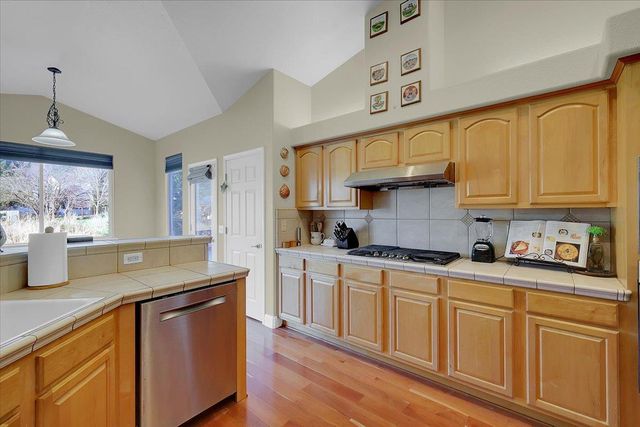 13915 Gold Country Dr, Penn Valley, CA 95946