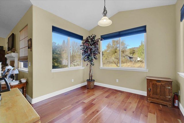 13915 Gold Country Dr, Penn Valley, CA 95946