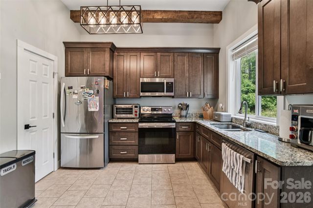 8 Apple Lane, Asheville, NC 28804