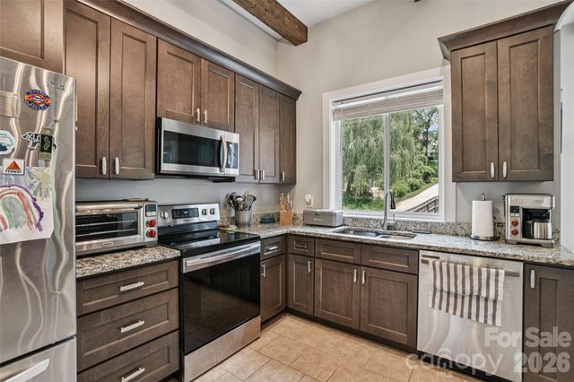 8 Apple Lane, Asheville, NC 28804