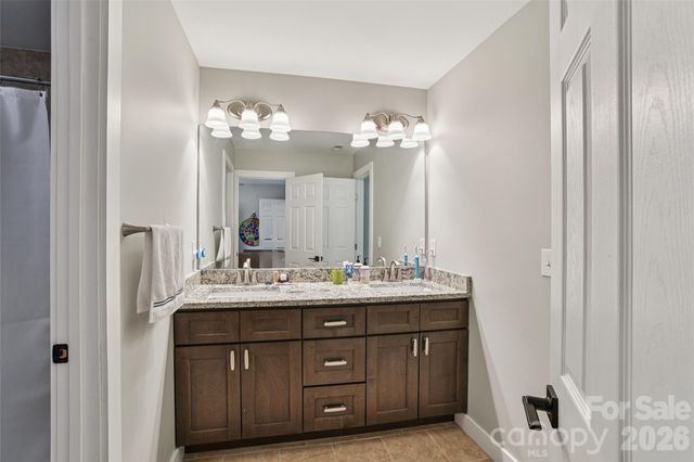 8 Apple Lane, Asheville, NC 28804