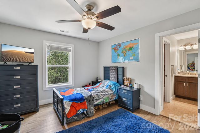 8 Apple Lane, Asheville, NC 28804