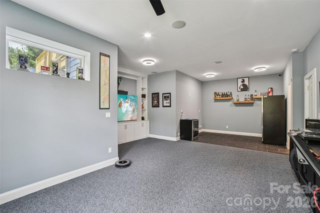 8 Apple Lane, Asheville, NC 28804