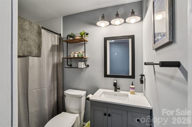 8 Apple Lane, Asheville, NC 28804