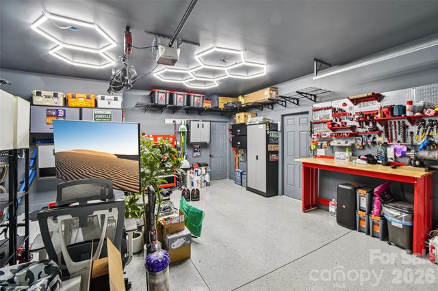 8 Apple Lane, Asheville, NC 28804