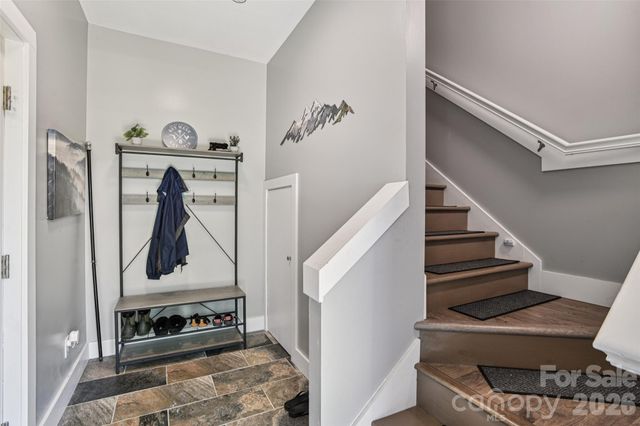 8 Apple Lane, Asheville, NC 28804