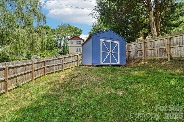 8 Apple Lane, Asheville, NC 28804