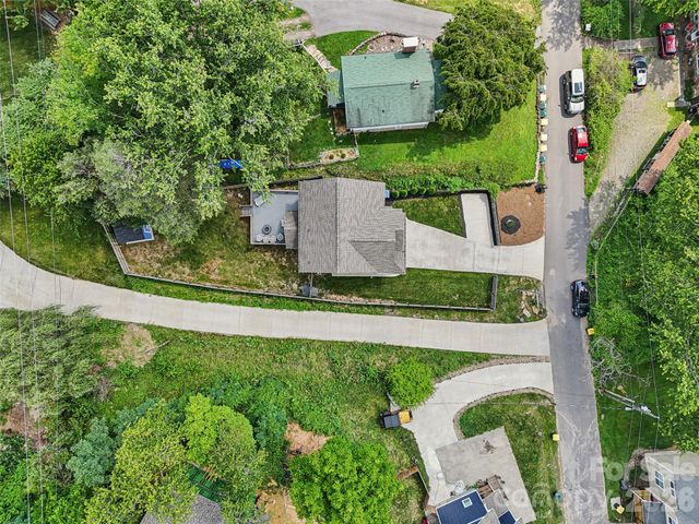 8 Apple Lane, Asheville, NC 28804