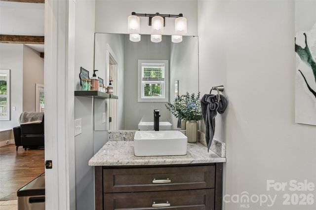 8 Apple Lane, Asheville, NC 28804