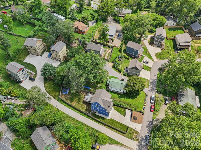 8 Apple Lane, Asheville, NC 28804