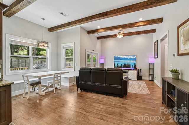 8 Apple Lane, Asheville, NC 28804