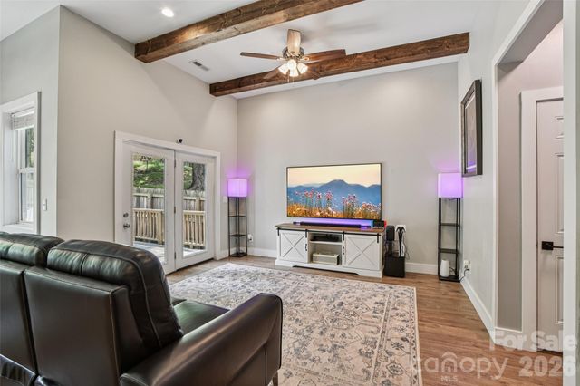 8 Apple Lane, Asheville, NC 28804