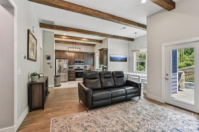 8 Apple Lane, Asheville, NC 28804