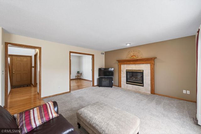 8549 Woodland Curve, Saint Bonifacius, MN 55375