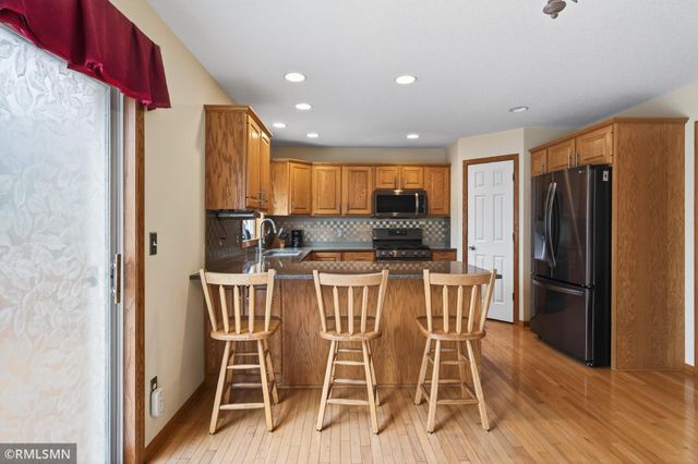 8549 Woodland Curve, Saint Bonifacius, MN 55375