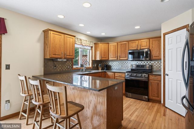 8549 Woodland Curve, Saint Bonifacius, MN 55375