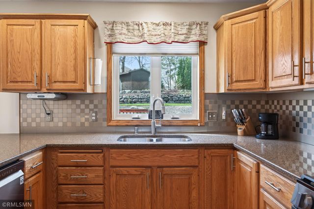 8549 Woodland Curve, Saint Bonifacius, MN 55375