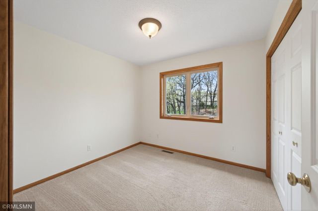 8549 Woodland Curve, Saint Bonifacius, MN 55375