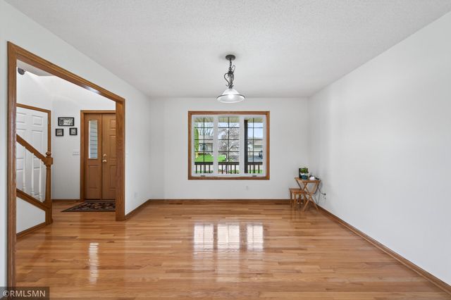 8549 Woodland Curve, Saint Bonifacius, MN 55375