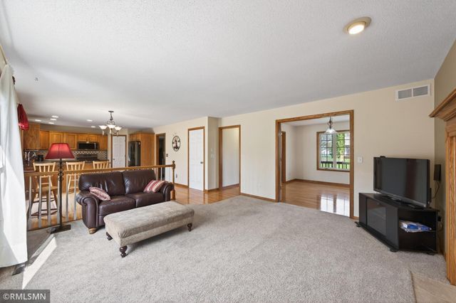 8549 Woodland Curve, Saint Bonifacius, MN 55375
