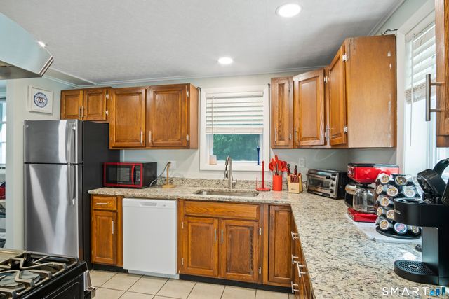 15 Lexington Avenue, Norwich, CT 06360