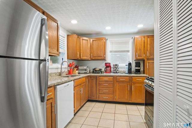 15 Lexington Avenue, Norwich, CT 06360