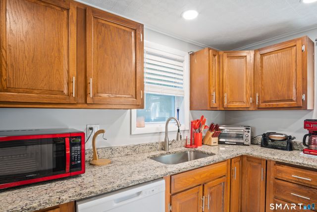 15 Lexington Avenue, Norwich, CT 06360