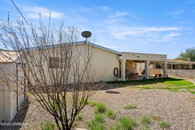 1835 E Madrid Avenue, Las Cruces, NM 88001