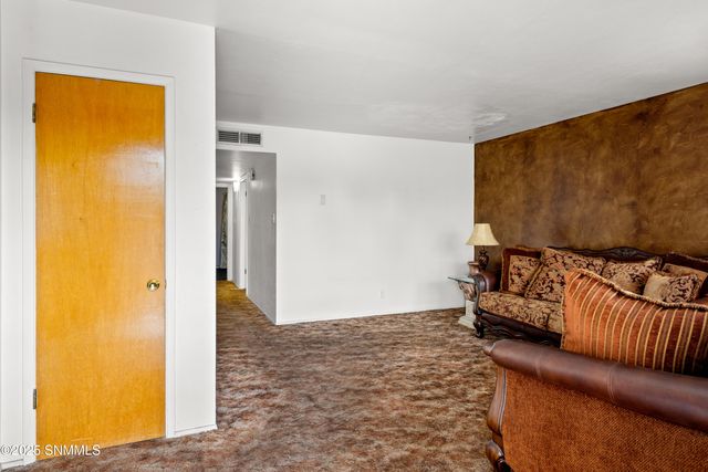 1835 E Madrid Avenue, Las Cruces, NM 88001