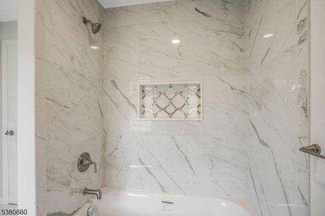 85 Greenbrook Rd, Green Brook Twp., NJ 08812