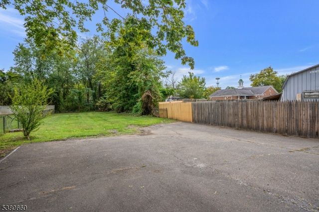 85 Greenbrook Rd, Green Brook Twp., NJ 08812