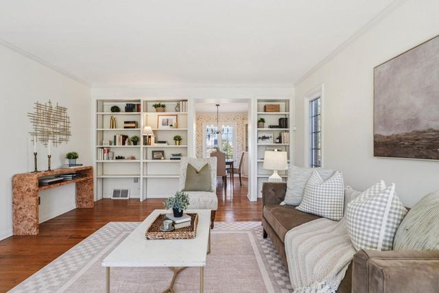 3220 W Chateau COURT, Mequon, WI 53092