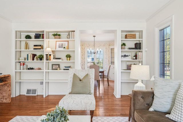 3220 W Chateau COURT, Mequon, WI 53092