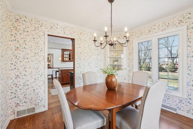 3220 W Chateau COURT, Mequon, WI 53092